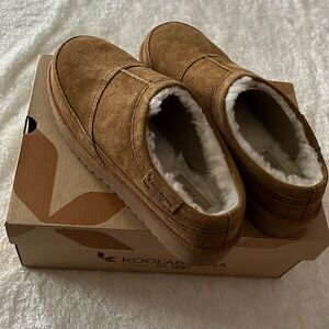 Koolaburra by UGG new in box lined clogs size 10. Graisen style.